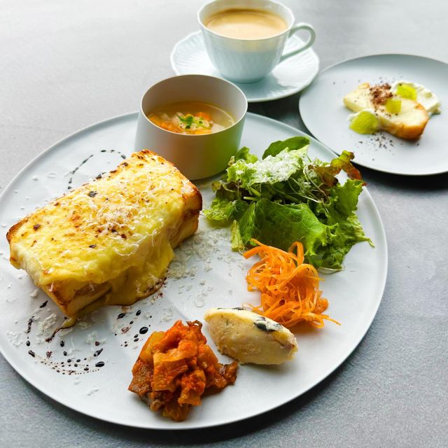 6/9（月）よりLunch Setがお得になってスタートします！
クロックムッシュセットにはミニスープとミニデザートが、
フレンチパスタセットにはミニデザートが新たに付きます！
ぜひお気軽にお越しください！  ※Lunch Set 12:00-14:00（L.O.）  ——  Croque-monsieur Set（クロックムッシュセット）
1,880yen  ・クロックムッシュプレート（ミニスープ＋ミニサラダ＋フレンチ惣菜）
・ミニデザート
・コーヒー or 紅茶 or ハーブティ  フランス、パリオペラ座、発祥のホットサンドイッチ
自家製ジャンボンブランとたっぷりチーズでご用意致しました。  ——  French Pasta Set（フレンチパスタセット）
2,600yen  ・フレンチ惣菜と生ハムのメリメロサラダ
・フレンチパスタ　メカジキのコンフィ プロヴァンサルソース （ハーブとオリーブのトマトソース）の生パスタ（リングイネ）
・ミニデザート
・コーヒー or 紅茶 or ハーブティ  【フレンチパスタとは】
フレンチシェフが提案するパスタはフレンチの技法である主食材の調理法と手間暇かけたソースがメインの新感覚パスタです。イタリアンとは一味違う味わいをお楽しみ下さい。  ——  #立川ランチ
#立川ディナー
#立川グルメ
#立川ワイン
#立川フレンチ
#立川デート
#立川夜景
#立川バー
#立川カクテル
#立川クラフトビール
#greensprings
#party
#貸切
#昭和記念公園
#ピアノ
#ベーゼンドルファー
#bosendorfer