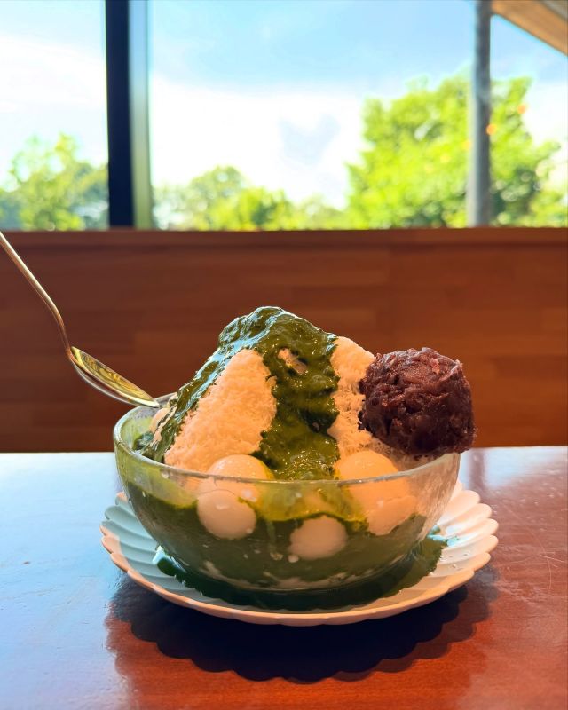 【ひんやりスイーツ特集】
～glitter～
@cafe_glitter.gram  暑い日が続くこの季節、
GREEN SPRINGSでひんやりスイーツを楽しみませんか？☀️  今回ご紹介するのは「glitter」☕️
こちらのお店では、現在、ミルクかき氷を販売しております🍧
濃厚ミルクのやさしい口あたりと、ふわふわの食感をお楽しみいただけます😋  注文内容—————————
◆ミルクかき氷 抹茶と十勝あずき  1,100円(税込)
◆ミルクかき氷 イチゴミルク  1,200円(税込)
◆ミルクかき氷 マンゴー　1,280円(税込)
——————————————  #グリーンスプリングス散歩
#greensprings_jp
#グリーンスプリングス #greensprings
#ウェルビーイング #wellbeing
#立川 #tachikawa #立川カフェ #かき氷 #ミルクかき氷 #ひんやりスイーツ #glitter #cafeglitter