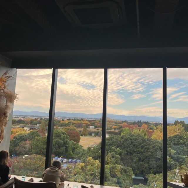 2025.11.11(Tue)
本日のスカイデッキは雲時々晴れ  少しづつ寒くなって来ましたね。  今年の秋空も1日の中で様々な表情を見せてくれてます。  紅葉も大分色づいて来たようですね。  一期一会。  本日もご来店ありがとうございます。  常連様も、再来店のお客様も、今までお立ち寄りなかった方も  ほっと一息つきたい時、少しだけ疲れた時、ちょっとだけ日常を忘れたい時。  ふらっとお立ち寄りください。  お待ちしております。  ※週末祝日はご予約がおすすめです。  The dragonfly bar
090-5342-4315  #立川デート
#立川落ち着いた夜景
#立川バー
#立川ランチ
#立川ディナー
#立川グルメ
#立川ワイン
#立川フレンチ
#立川カクテル
#立川シングルモルト
#立川クラフトビール
#greensprings
#party
#昭和記念公園
#貸切
#ピアノ