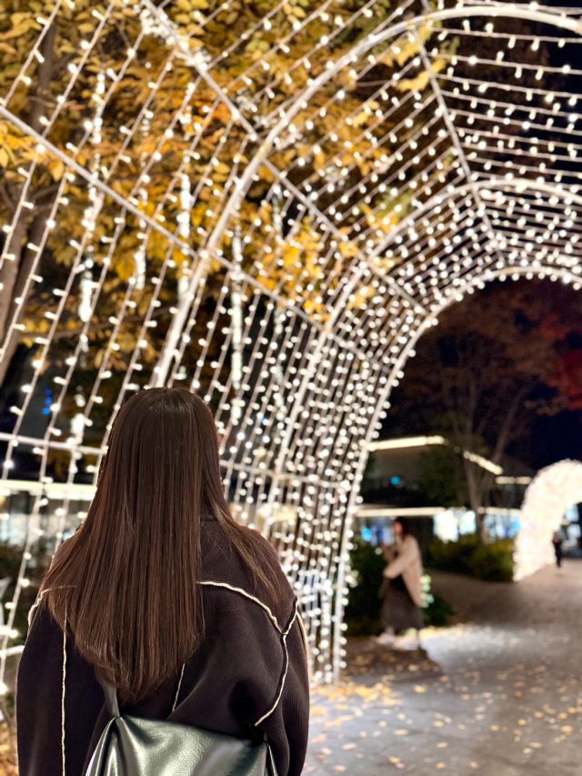 【Winter Springs 色の星】  冬季イルミネーション「Winter Springs 色の星」を開催中です🌟  本日は、エントランスを彩る「STARRY CANOPY（星の屋根）」、カスケードへと続く「STARRY TUNNEL（星のトンネル）」をご紹介いたします✨  2月15日まで続く、この冬だけの特別な時間をぜひお楽しみください！⛄️  また、GREEN SPRINGSが隣接するサンサンロードにおけるイルミネーション「2025 たちかわイルミネーション」も必見です💫  明日は、12月より新たに登場したイルミネーションツリーをご紹介します🎄
お楽しみに！  【概要】 会期：〜2026年2月15日(日) 場所：GREEN SPRINGS 2F 街区内　他 ※予告なく変更・中止となる場合がございます。
※ サンサンロードにて開催の「2025 たちかわイルミネーション」は2026年1月18日(日)までです。  #グリーンスプリングス散歩
#greensprings_jp
#グリーンスプリングス #greensprings
#ウェルビーイング #wellbeing
#立川 #tachikawa #イルミネーション #イルミネーション2025 #サンサンロード #たちかわイルミネーション #東京イルミネーション #クリスマス #クリスマスイルミネーション #イルミネーションデート #東京デート