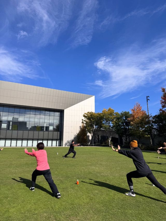 11(Nov.)
【WELL-BEING CLASS】  GREEN SPRINGSの環境を活かした体験プログラム。
お一人でも、ご友人と一緒でも、気楽にトライできるところが魅力です✨  11月は
・ゆったり朝PARK太極拳
・やさしい美容バレエ
・カラダ整う アニマルフロー（タオル付）
・蜜ろうクリーム作り&アロマハンドトリートメント体験
・優しいピラティス
・ゆったり朝PARKヨガ（ドリンク付き）
・ランチ付・「見た目」と「体型」を変えるウォーキング
・心とからだを整えるWELL-BEINGエクササイズ
・2025年最新！インスタアルゴリズム攻略
・ママと赤ちゃんのリラックスケア＆ベビーマッサージ
・インフルエンサーに直接聞く！〈仕事編〉ブランチ付き
・ウクレレ弾き語り講座（①未経験レベル）
・はじめてのウクレレの選び方＆②初級レベル
等の講座を実施いたしました。  12月の講座はこちら👇
・はじめてでもできる！スマホ動画編集⼊⾨
・ドライフラワーのお正月和飾り
・ウクレレ弾き語り講座（①未経験レベル）
・ウクレレ弾き語り講座（②初級レベル）
・「見た目」と「体型」を変えるウォーキング
・SORANO SPAで太陽礼拝
・SORANO HOTELでボクシングエクササイズ
・フローナイトヨガ （タオル付）
・優しいピラティス
・はじめてのクラシックバレエ（キッズ）
・カラダ整う アニマルフロー
・ビューティーフロアバレエ
・魅せ⽅ひとつで変わる！動画編集術
・ママと赤ちゃんのリラックスケア＆ベビーマッサージ  ◆お申込み詳細はプロフィールのリンクへ◆
@wellbeingclass  この機会にぜひウェルビーイングなひとときをお過ごしください🌱  #greensprings #グリーンスプリングス
#greensprings_jp
#tachikawa #立川
#wellbeing #ウェルビーイング
#wellbeingclass #ウェルビーイングクラス